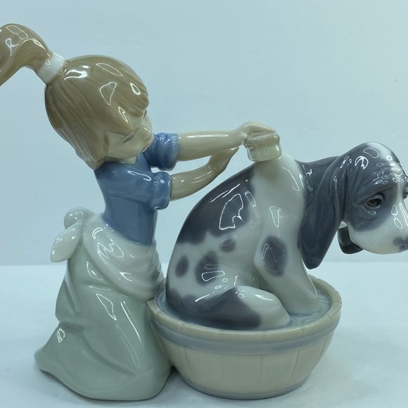 Lladro Spain 5455 Bashful Bather Porcelain Figurine Girl Washing Dog 3187B